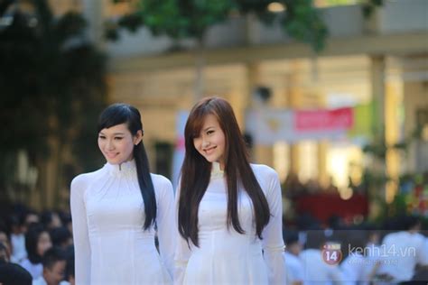 Hot girl Bảo Trân dự lễ Tri ân cùng teen Trần Hưng Đạo