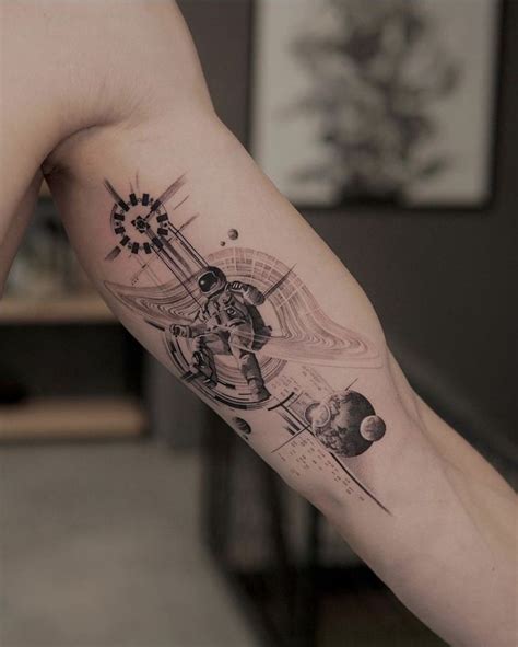 Pin su Татуировки Tatuaggi spaziali Idee per tatuaggi Tatuaggi