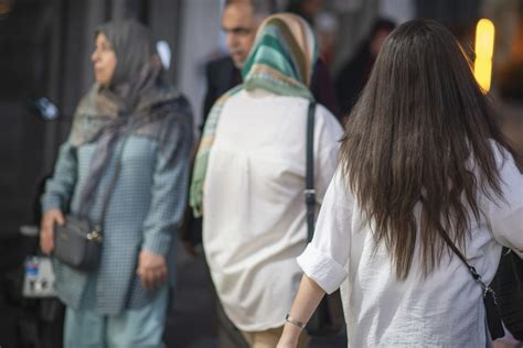 Drakonische Strafen Das Soll Frauen Drohen Wenn Sie Im Iran Kein