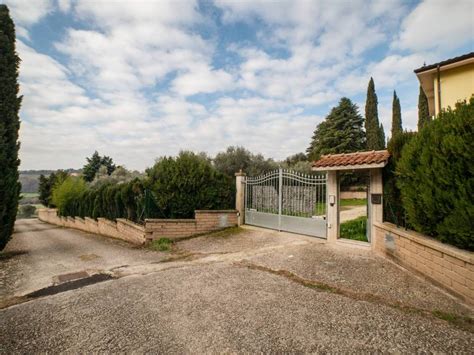 Vendita Villa Unifamiliare In Via Monte Cecchitto Capena Ottimo