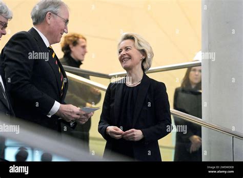 Robert M Kimmitt und Ursula von der Leyen beim Trauerstaatsakt für den