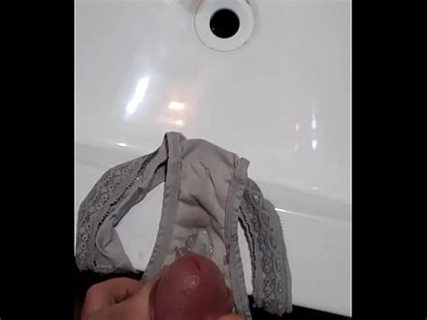 Je Crache Mon Sperme Dans Les Culotte Sale De Ma Femme XVIDEOS