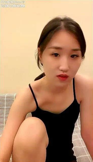 Watch 中国直播良家小媳妇露脸清秀迷人在狼友的金钱攻势下脱揉奶玩逼道具抽插享受刺激快感呻吟给小哥口交鸡巴放肆抽插 丝袜 中国 少妇 Porn SpankBang