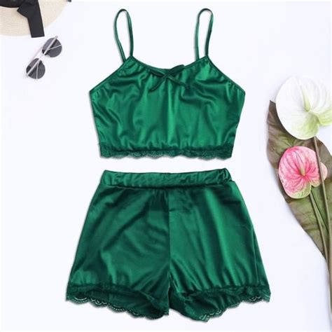 Survêtement Costume de vêtements de nuit Femmes Dentelle Sexy Pyjama Ensemble Lingerie Coupe