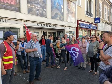 Une soixantaine de personnes mobilisées à Saint Amand Montrond contre