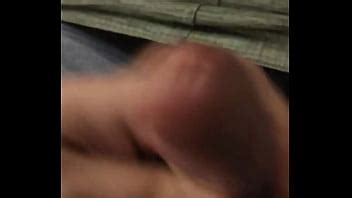 Masturbando mi polla promedio hasta que me corro sobre mí XVIDEOS
