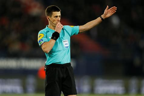 Football Quel Salaire Touchent Les Arbitres Fran Ais