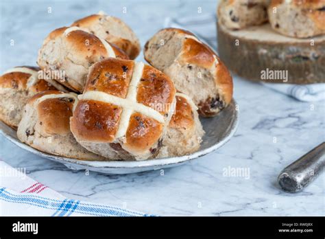 Hot Cross Buns Traditional Easter Food Stock Photo Alamy