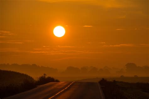 Sfondi Luce Del Sole Paesaggio Tramonto Collina Strada Alba