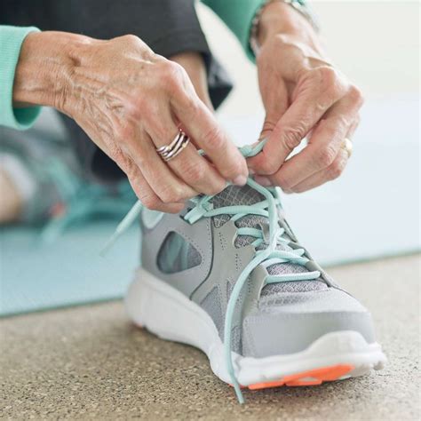 How are Walking Shoes Beneficial for Plantar Fasciitis?