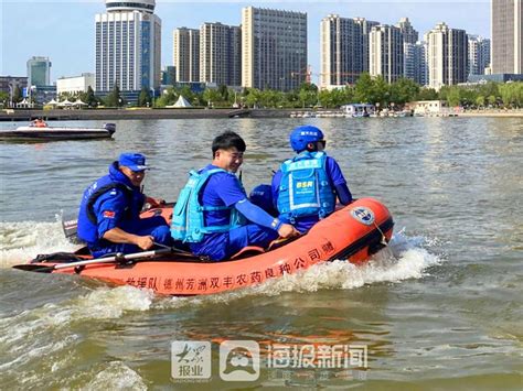 筑牢水上安全防线！德州新湖景区开展水上救生演练活动 海报新闻