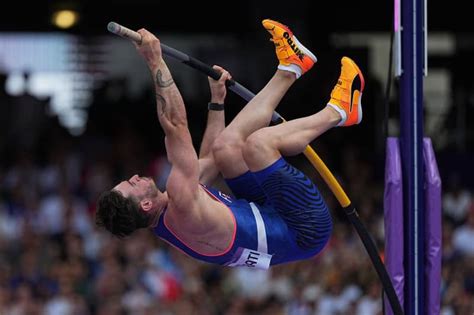 Video of French pole vaulter goes viral after manhood knocks off bar