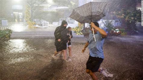 Tormenta Ida Deja Al Menos Muertos Por Las Inundaciones En Estados