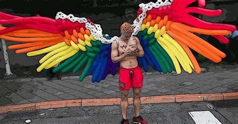 albertotrocóniz ORGULLO GAY GALLO QUE CLAMA AL CIELO