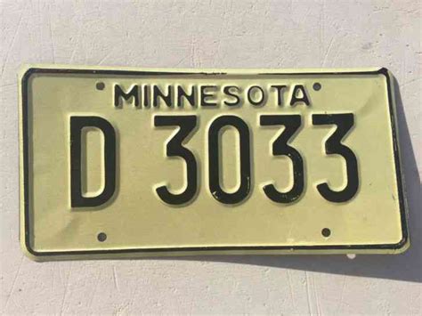 MINNESOTA LICENSE PLATE D 3033 MN