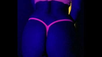 Espectáculo de bikini de neón de luz negra XVIDEOS