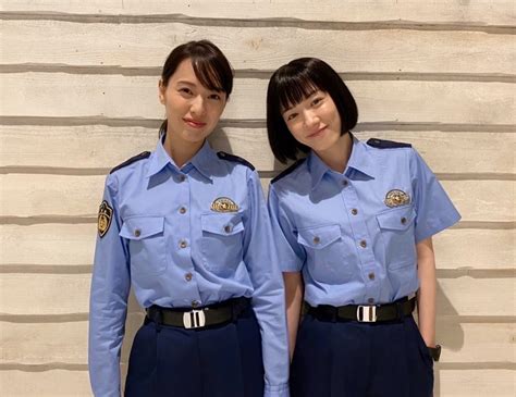 戸田恵梨香と永野芽郁、ドラマ「ハコヅメ」警察官の制服姿オフショット公開 ドラマ写真ニュース 日刊スポーツ