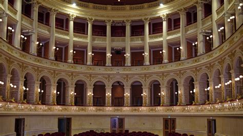 Si Apre Un Grande Occhio Sul Soffitto Del Teatro Galli Spettacolo Di