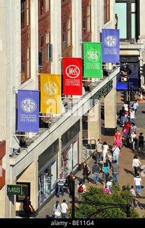 People outside Marks and Spencer Marble Arch store in Oxford Street ...