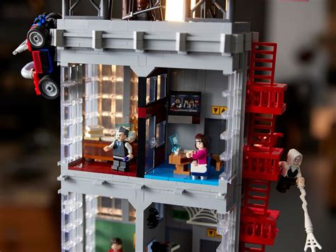 Конструктор LEGO Super Heroes 76178 Редакция Дейли Бьюгл – купить за 39 ...