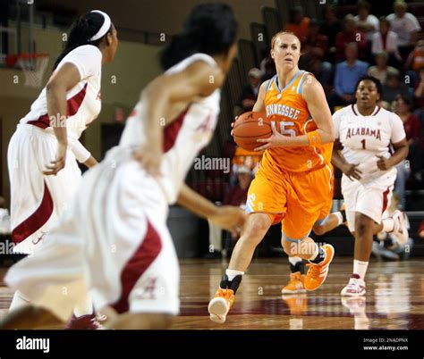 Tennessee forward Alicia Manning (15) dribbles the ball downcourt ...