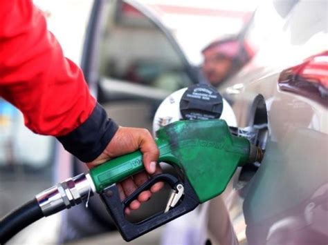 Pti Govt Reduces Petrol Price By Rs15 Per Litre