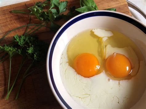 Easy Two Egg Omelette Recipe – Cauldrons and Cupcakes