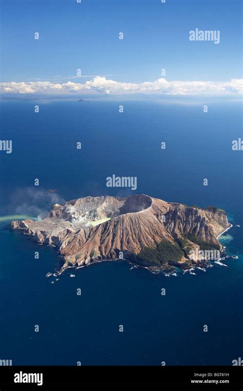 North island new zealand volcano hi-res stock photography and images ...