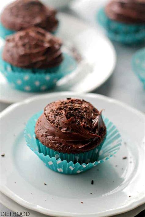 Easy Devil S Food Cupcakes With Chocolate Frosting Recipe