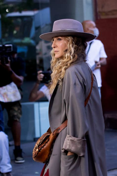 Sarah Jessica Parker Returns To Sex And The City Reboot Set Following Wille Garson S Unbearable