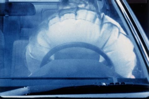 Mercedes Benz Debuts Driver’s Airbag Seatbelt Tensioner 40 Years Ago