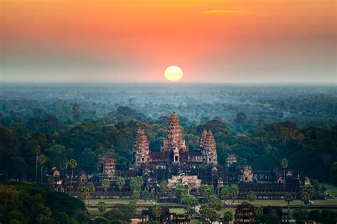 Temple D Angkor Wat By Night D Couverte Au Cambodge Cambodia Roads