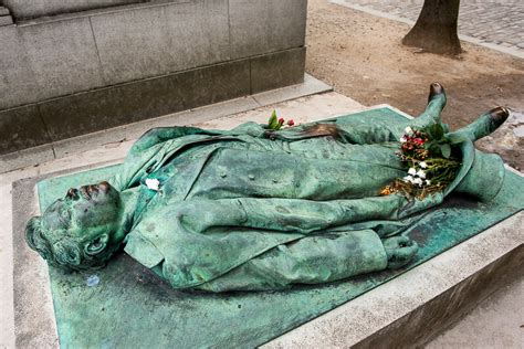 101 Famous Graves in Père Lachaise Cemetery | Paris Discovery Guide