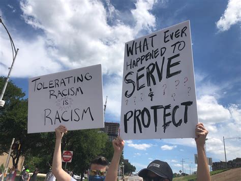 Protesters Return To Apd Headquarters Previously Shut Down I 35 With Demonstration Kxan Austin