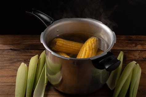 Boiling Corn on the Cob in Easy Way | How to Boil Corn on the Cob - Fas Kitchen