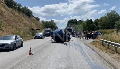 VIDEO Aksident i rëndë në aksin Pogradec Korçë Makina përfundon