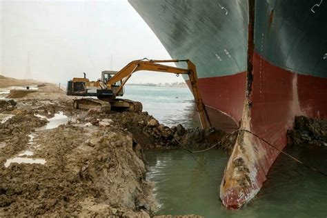 La Nave Incagliata Nel Canale Di Suez Si Sta Muovendo