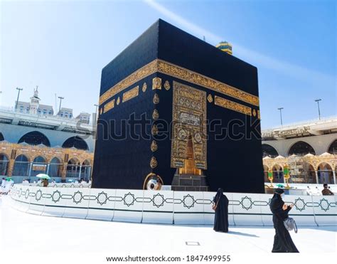 Mecca Saudi Arabia Oct222020 Pilgrims Circle Stock Photo 1847499955