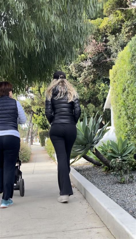 MILFS With Fantastic ASS Spandex Leggings Yoga Pants Forum