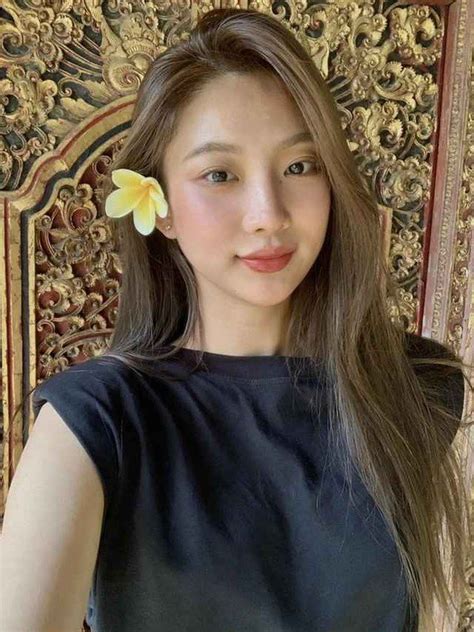 Nữ TikToker bán vàng hot nhất MXH đâu chỉ xinh mà còn giàu