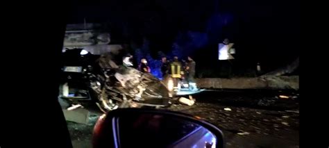 Napoli Tremendo Incidente In Tangenziale Feriti E Auto Distrutte Il