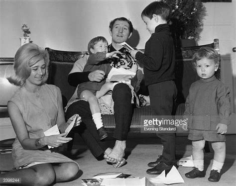 Richard Harris With His Wife Elizabeth And Sons Jared Harris Jamie Harris Damian Harris