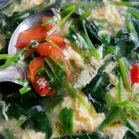 Tomato Spinach Egg Drop Soup Recipe Easyfoodcook