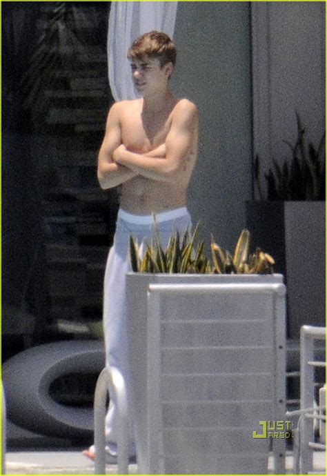 Justin Bieber Shirtless Time In Miami Photo 2565591 Justin Bieber Sean Kingston Shirtless