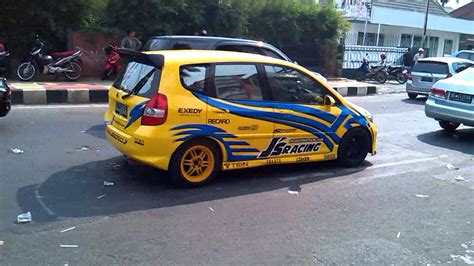 39 Gambar Modifikasi Stiker Mobil Warna Kuning Terkini Akmotir