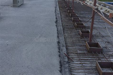 Uma Grade Do Refor O Colocou Na Superf Cie Pronta Para O Concreto De