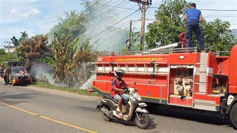 Bakar Tumpukan Sampah Lahan Kebun Di Aceh Besar Terbakar Serambinews