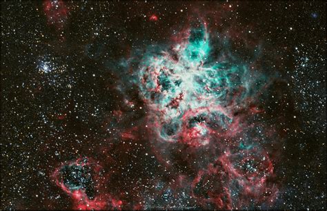 Giant Tarantula Nebula : r/spaceporn