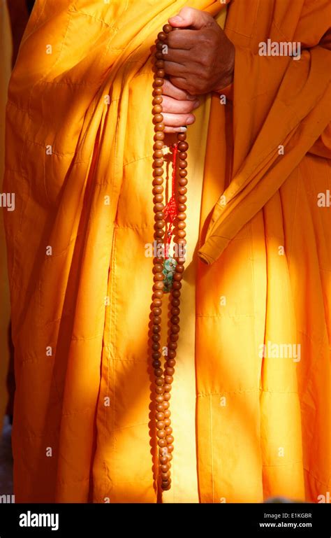 Praying Buddhist monk Stock Photo - Alamy