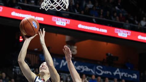 Uconn Wbb Beats Unc 76 64 Bueckers Scores 26 Gets To 1000pts Fox